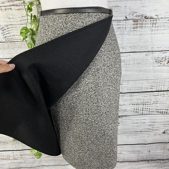 Worth Skirt size 4 Black Gray Wool Tweed Wrap Knee Faux Leather Career Modest - Picture 9 of 13
